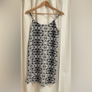 “Everly” Monochrome Patterned Dress